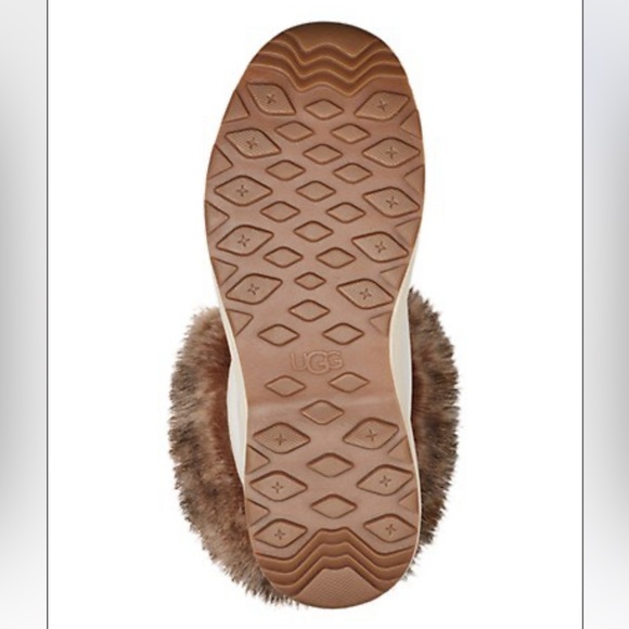 UGG Adirondack III Tipped Lace Up Boot - Picture 7 of 16